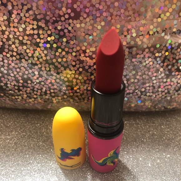 BNIB! MAC Powder Kiss Lipstick 💄 in Healthy, Wealthy and Thriving - Picture 2 of 7